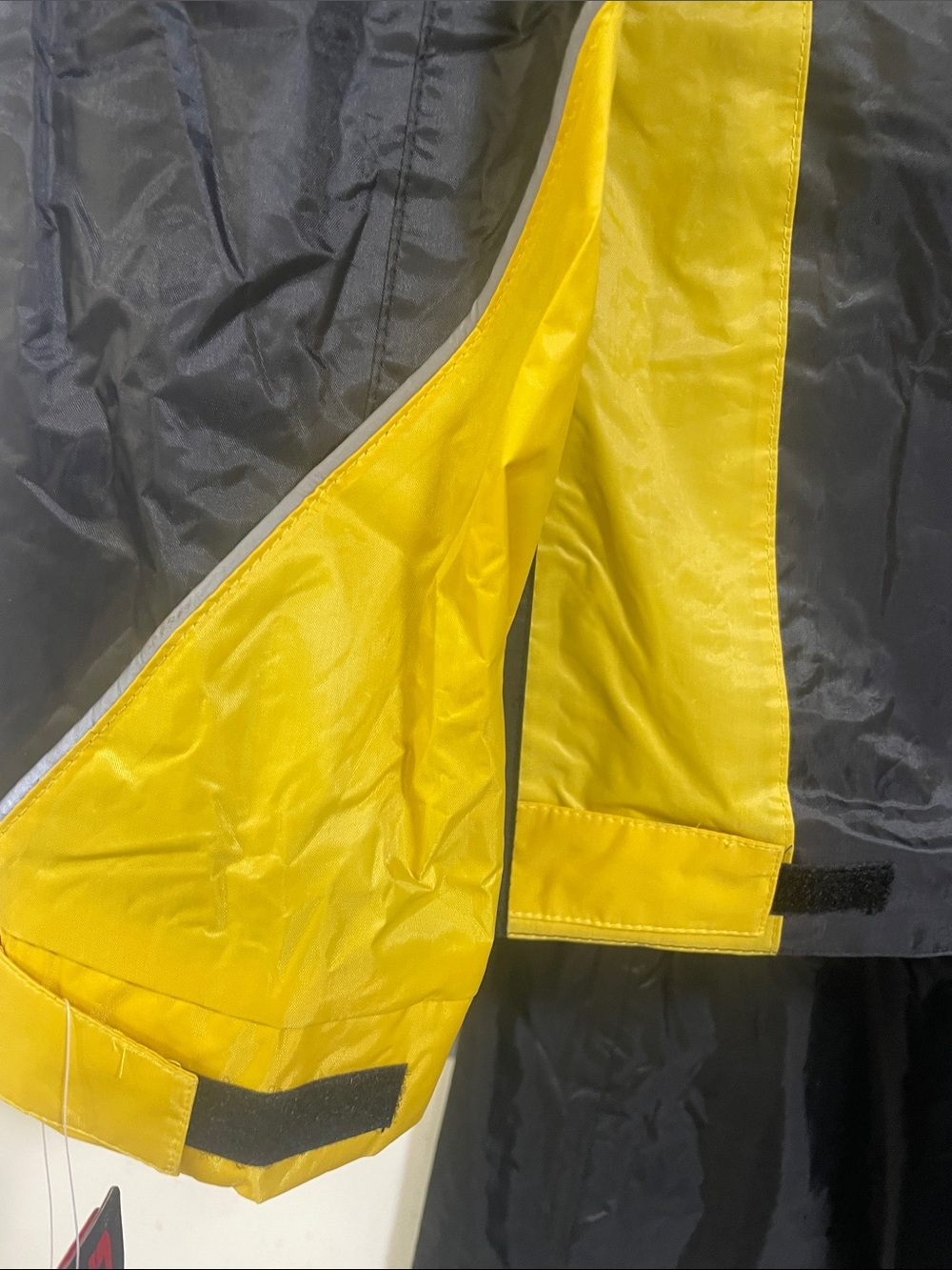 Rain Suit Jacket & Pants with Yellow Trim men’s LRG - Picture 4 of 6